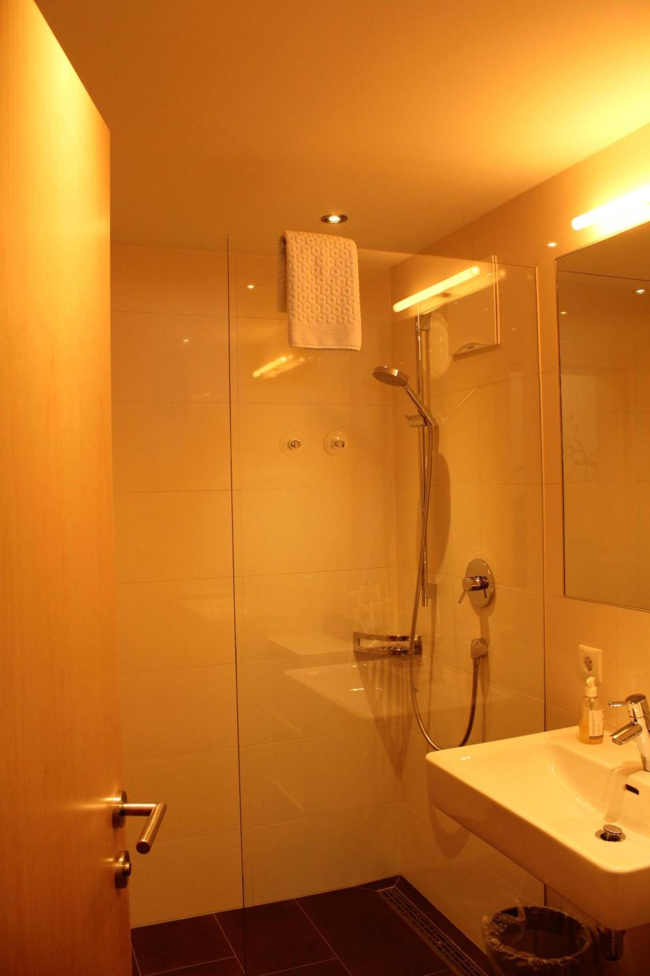 Valbella Bed & Breakfast Partenen Habitación foto